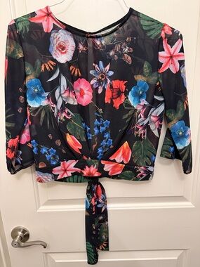 Black Floral Cropped 3/4 sleeve Blouse; open back; tie back.